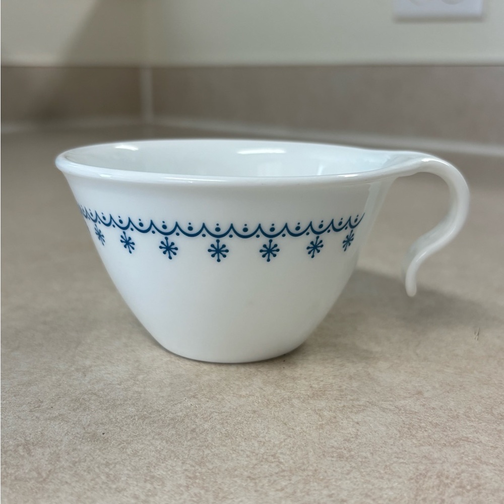 Vintage C hook Corelle Snowflake Blue cup